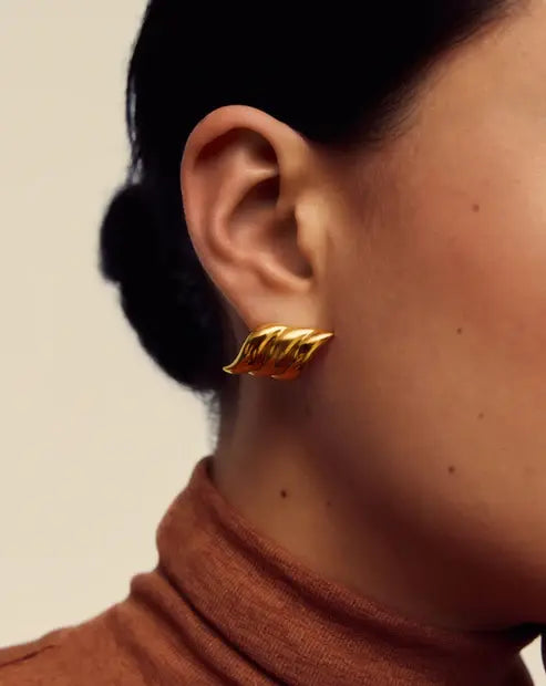 Opvallende oversized gouden oorknopjes