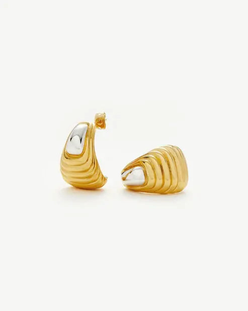 Gemengde metalen oversized ridge stud oorbellen